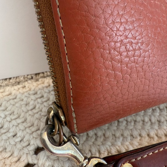 Dooney & Bourke Vintage Large Pebbled Leather Zip Around Wallet Wristlet - Picture 4 of 5